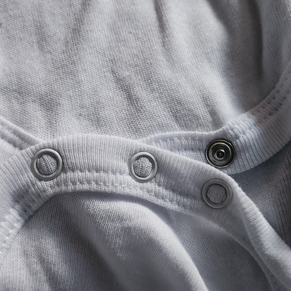 NWOT 7 Baby onesies Various Sizes and Brands LS/Sleeveless All Snap Closures - Picture 3 of 7